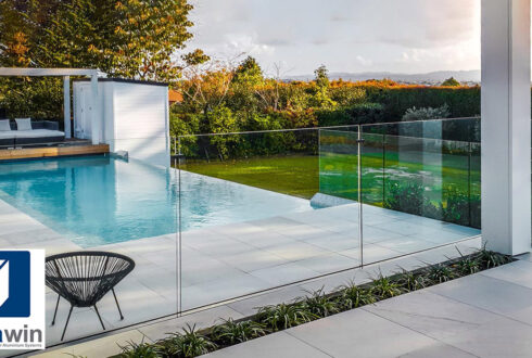 نرده شیشه ای دفنی یا نرده شیشه ای توکار – راهنمای جامع طراحی، نصب و قیمت